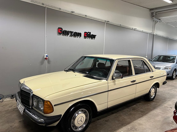 Mercedes-Benz 200 15 of 22
