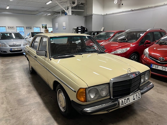 Mercedes-Benz 200 16 of 22