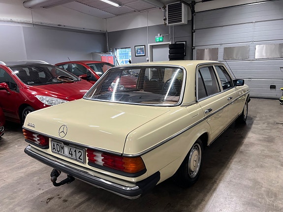 Mercedes-Benz 200 13 of 22