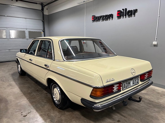 Mercedes-Benz 200 12 of 22