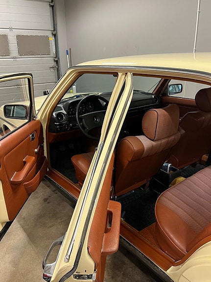 Mercedes-Benz 200 19 of 22
