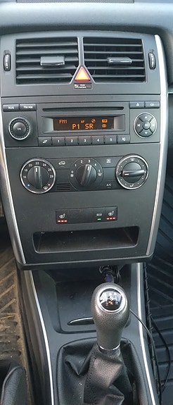 Mercedes-Benz B180 6 of 8