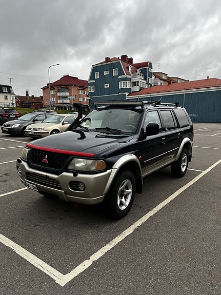 Mitsubishi Pajero Sport 2 of 7