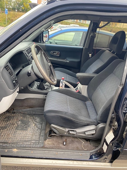 Mitsubishi Pajero Sport 3 of 7