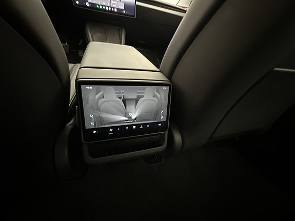 Tesla Model 3 27 of 30