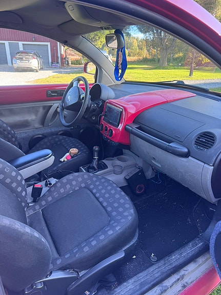 Volkswagen New Beetle 5 of 7