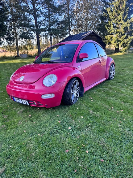 Volkswagen New Beetle 2 of 7