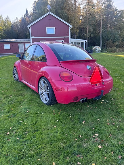 Volkswagen New Beetle 4 of 7