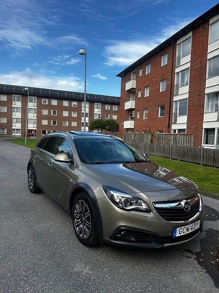 Opel Insignia Country Tourer 2 of 17