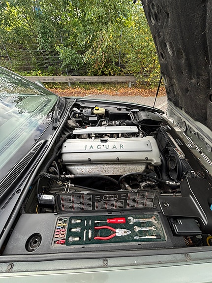 Jaguar XJ 7 of 8