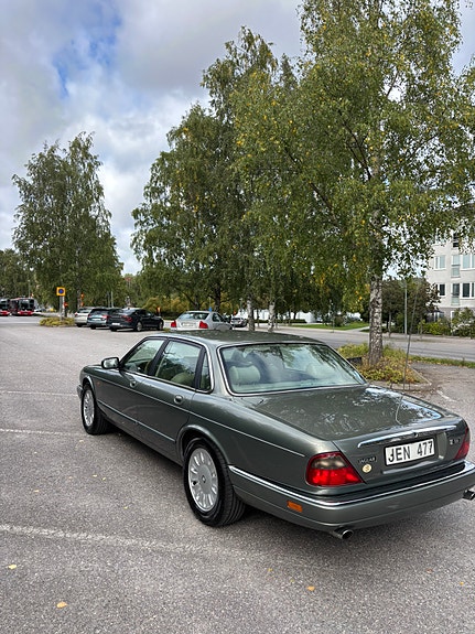 Jaguar XJ 4 of 8