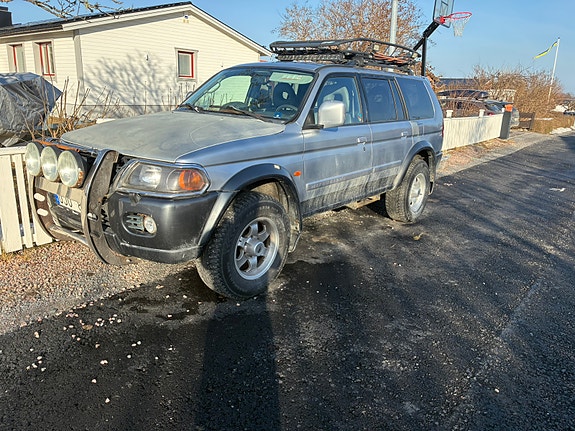 Mitsubishi Pajero Sport 2 of 2