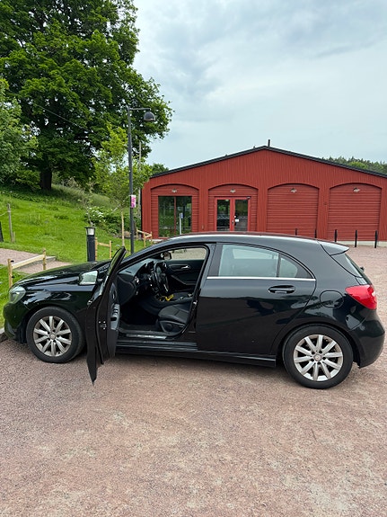 Mercedes-Benz A180 4 of 6