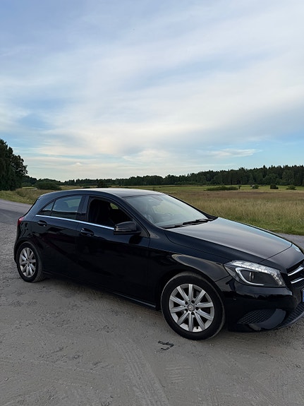 Mercedes-Benz A180 2 of 6