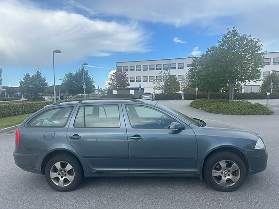 Skoda Octavia 2 of 7
