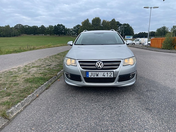 Volkswagen Passat 4 of 16