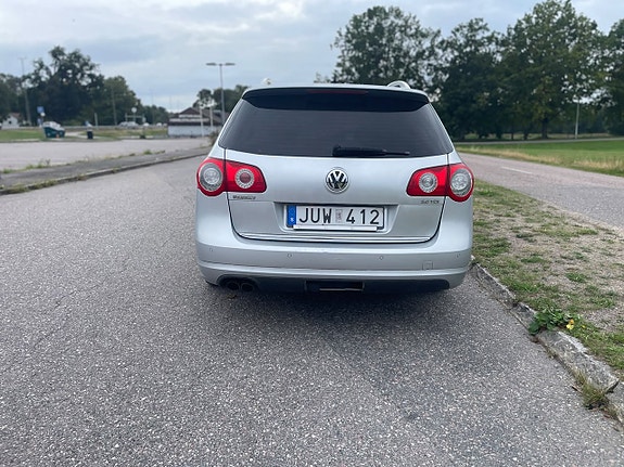 Volkswagen Passat 5 of 16