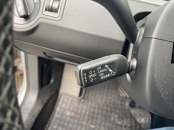 Volkswagen Passat 11 of 16