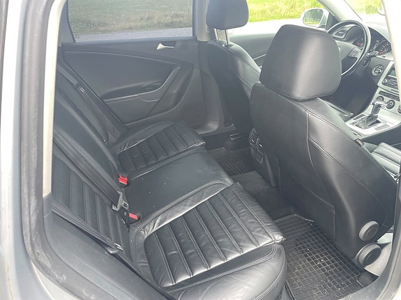 Volkswagen Passat 10 of 16