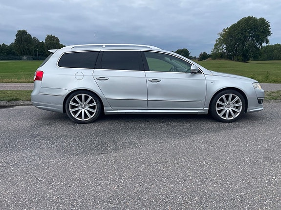 Volkswagen Passat 2 of 16