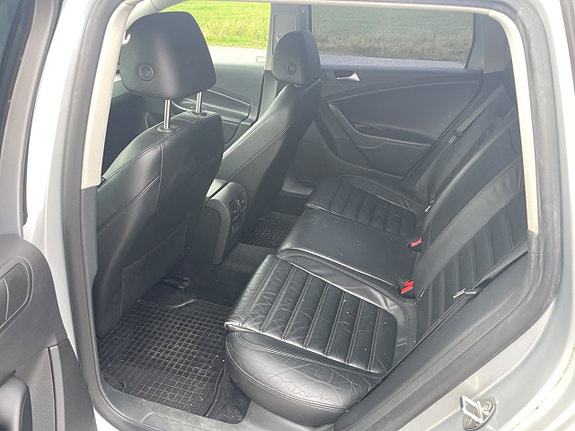 Volkswagen Passat 9 of 16