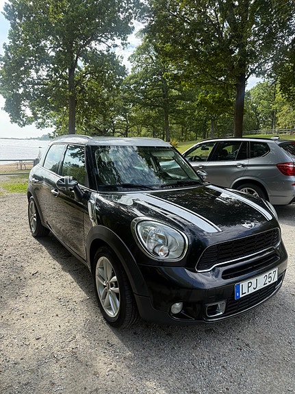 MINI Countryman Cooper S 2 of 7