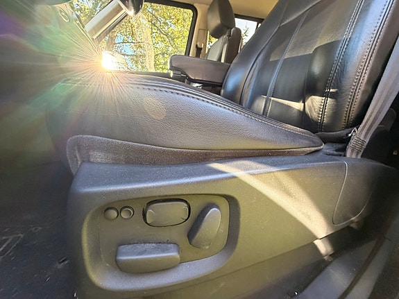 Land Rover Discovery 4 23 of 26