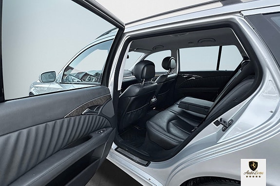 Mercedes-Benz E320 17 of 22