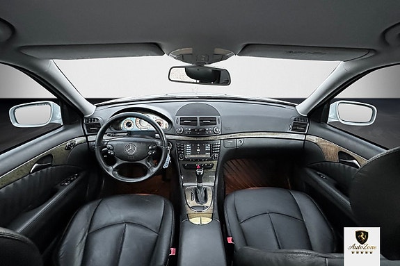 Mercedes-Benz E320 18 of 22