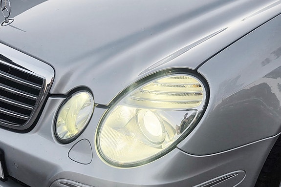 Mercedes-Benz E320 20 of 22