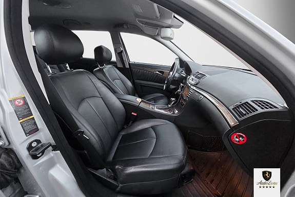Mercedes-Benz E320 22 of 22