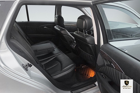 Mercedes-Benz E320 19 of 22