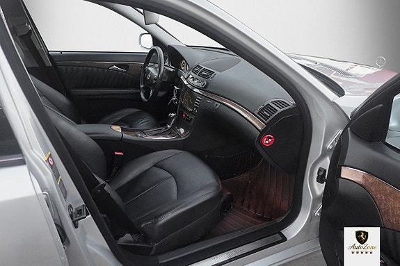 Mercedes-Benz E320 21 of 22