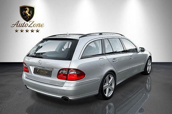 Mercedes-Benz E320 11 of 22