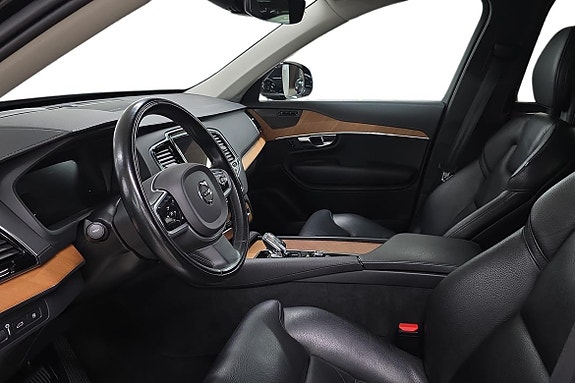 Volvo XC90 14 of 25