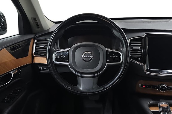 Volvo XC90 11 of 25