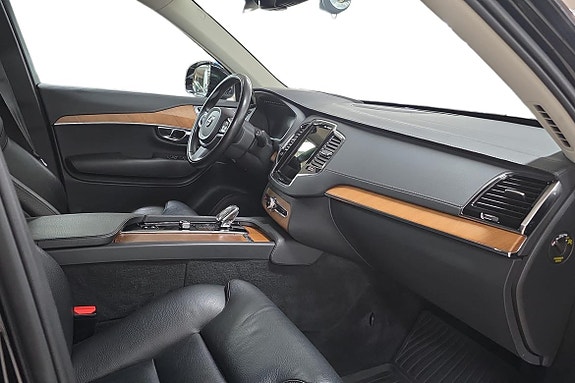 Volvo XC90 7 of 25