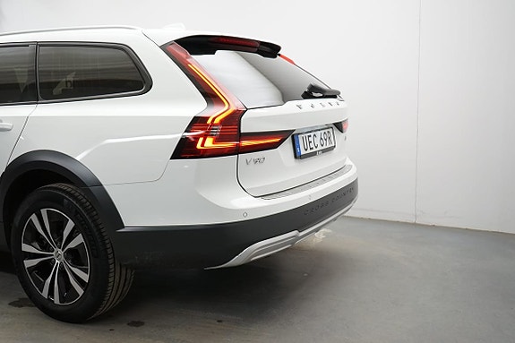 Volvo V90 Cross Country 3 of 22