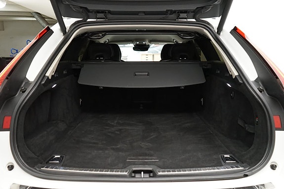 Volvo V90 Cross Country 8 of 22
