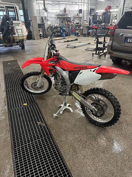 Honda CRF 450r 3 of 6