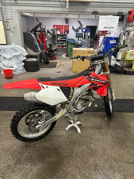 Honda CRF 450r 2 of 6