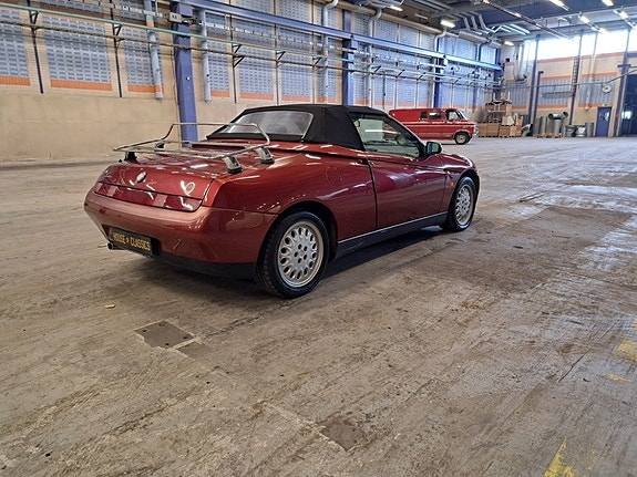 Alfa Romeo Spider 3 of 11