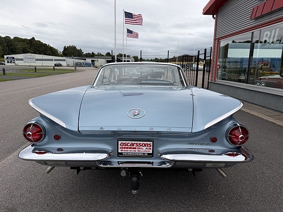 Buick Invicta 14 of 30