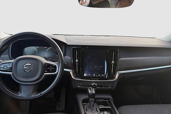 Volvo V90 Cross Country 9 of 11