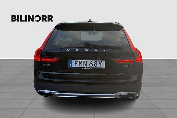 Volvo V90 Cross Country 4 of 11
