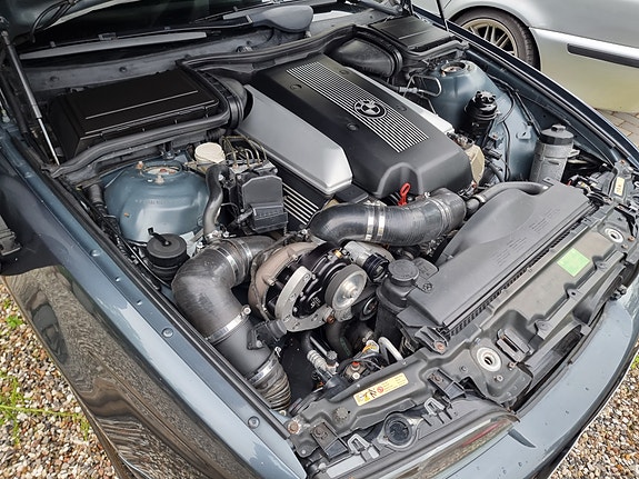 BMW 540i 8 of 27