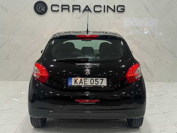 Peugeot 208 14 of 17