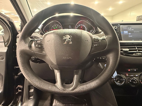 Peugeot 208 7 of 17