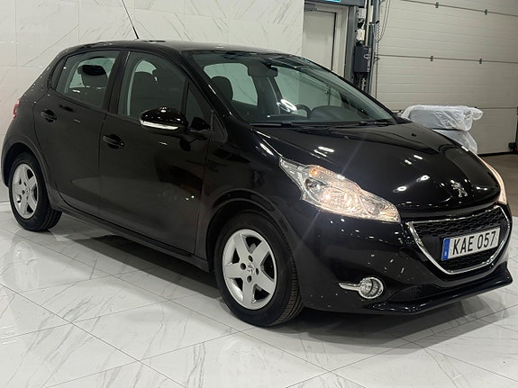 Peugeot 208 3 of 17