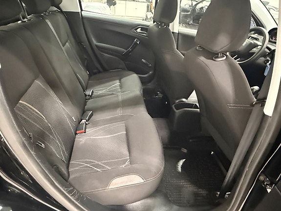 Peugeot 208 13 of 17